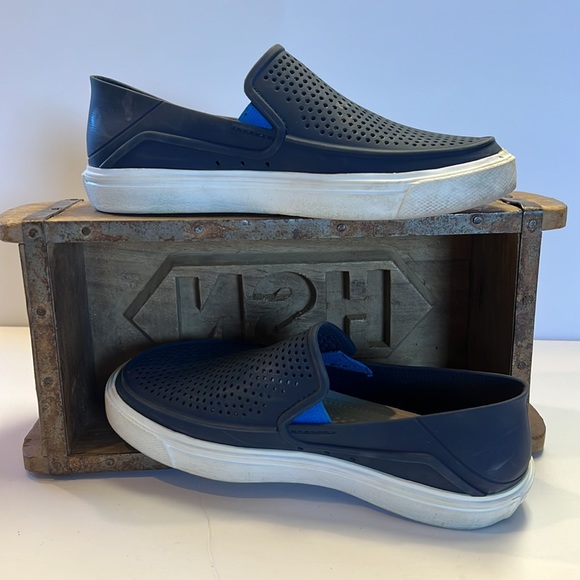 Croc brand slide on shoes. - Picture 2 of 5